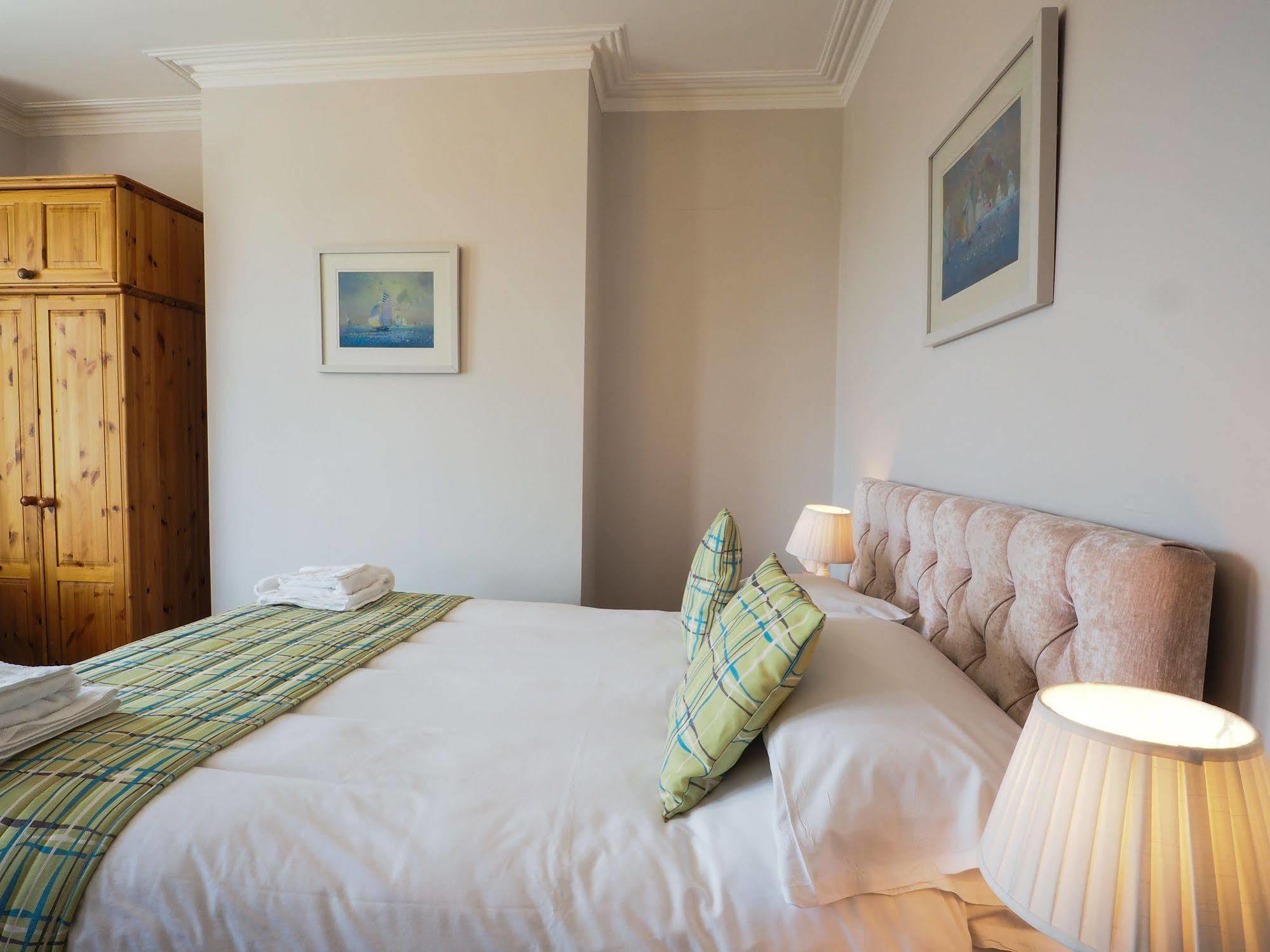 By The Sea Bed And Breakfast Eastbourne Exterior foto