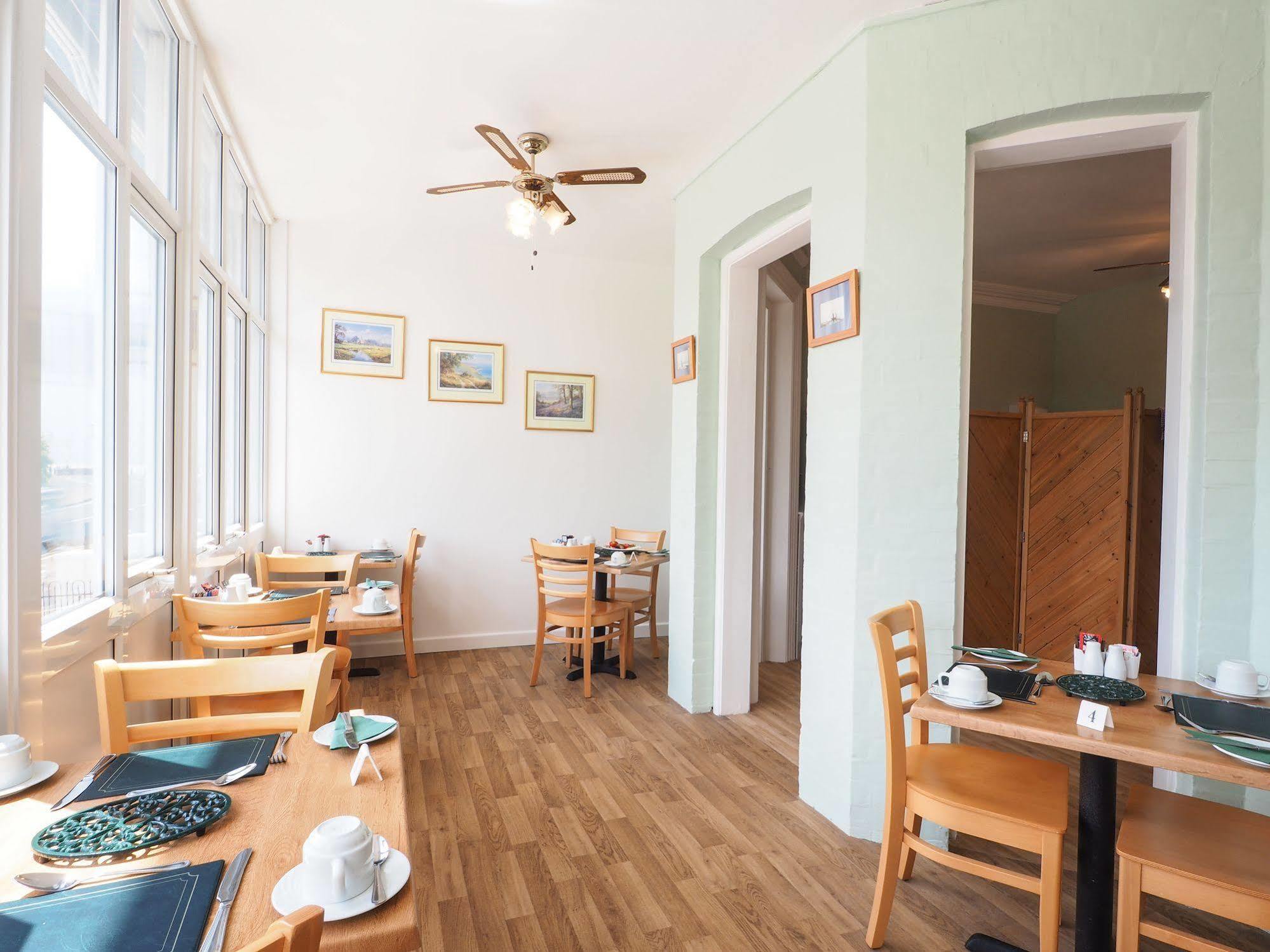 By The Sea Bed And Breakfast Eastbourne Exterior foto