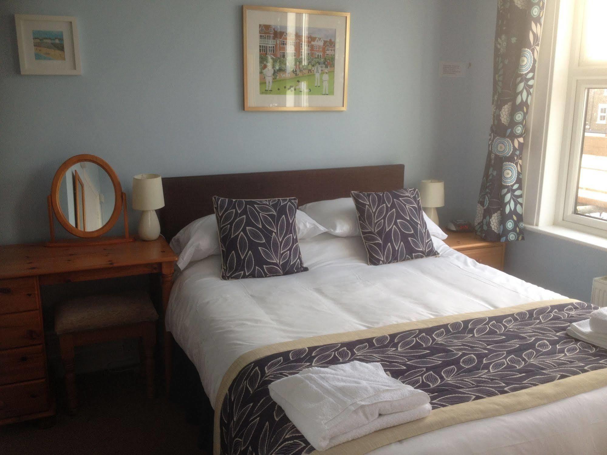 By The Sea Bed And Breakfast Eastbourne Exterior foto