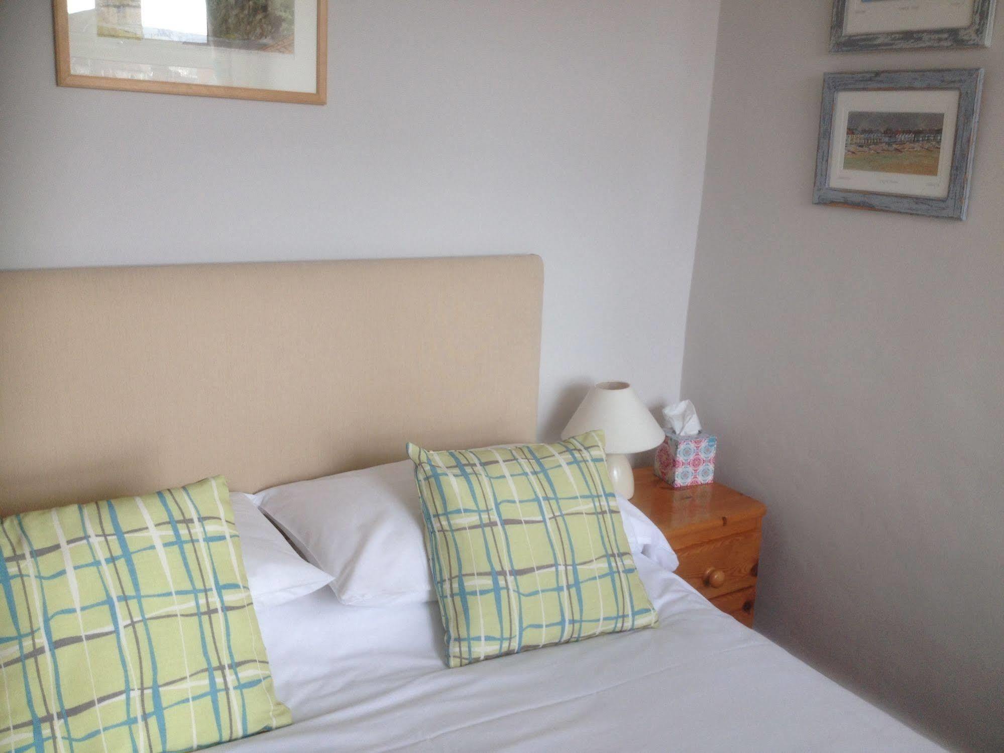By The Sea Bed And Breakfast Eastbourne Exterior foto